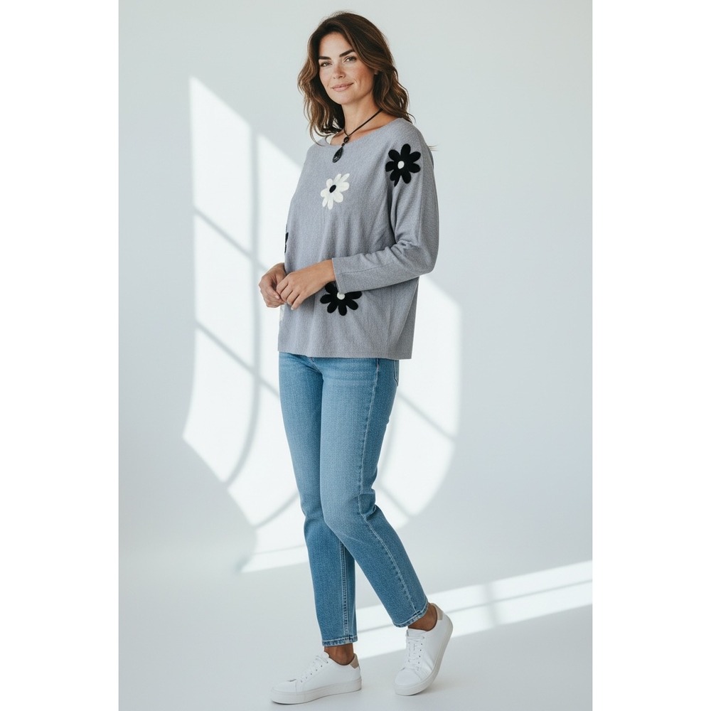 Aéda XL Gray Floral Appliqué Sweater‎ Dolman Sleeve Knit Top Black White Daisies
